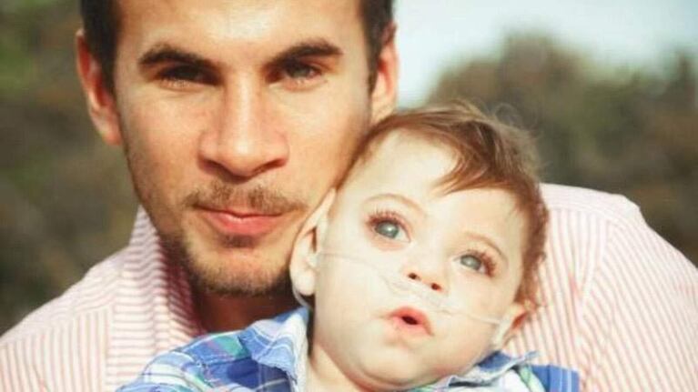 Joaquín junto a su papá Mauro.