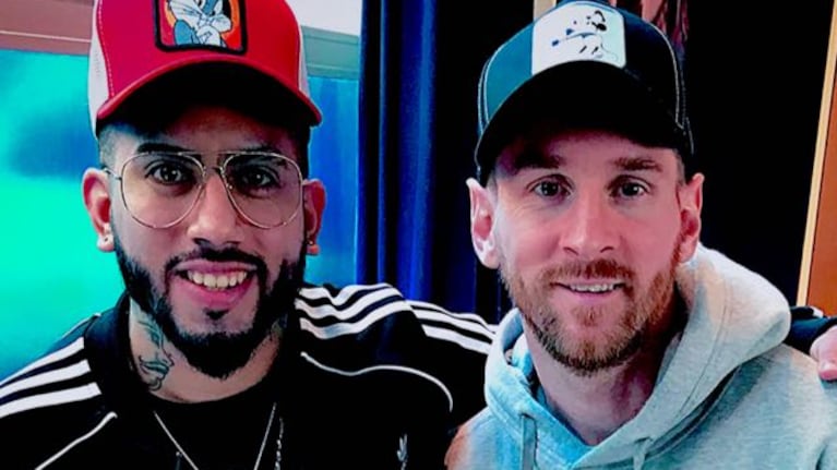 Jonás Cortes y Leo Messi. El peluquero cordobés cumplió el sueño de conocerlo.