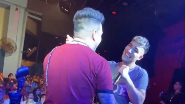 Joni sigue los pasos de su papá como cantante de cuarteto.