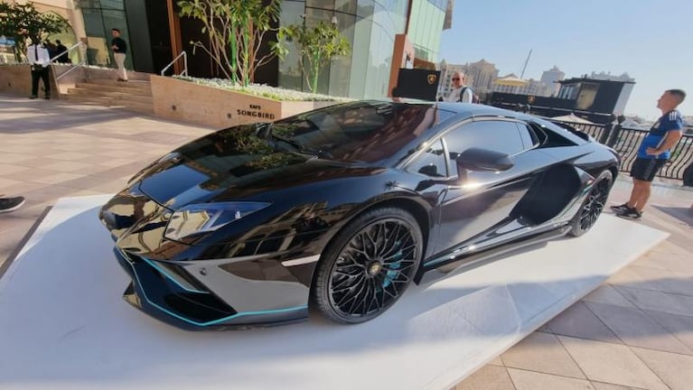 Jorge Cuadrado recorrió la Qatar más lujosa: los deslumbrantes Lamborghinis y Ferraris