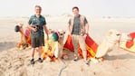 Jorge Cuadrado y Agustín Burgi con los camellos de Doha.