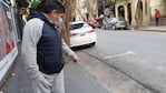 Jorge muestra el lugar donde ocurrió el robo a plena luz del día.