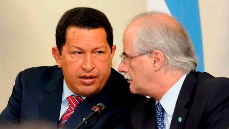Jorge Taiana junto a Hugo Chávez.