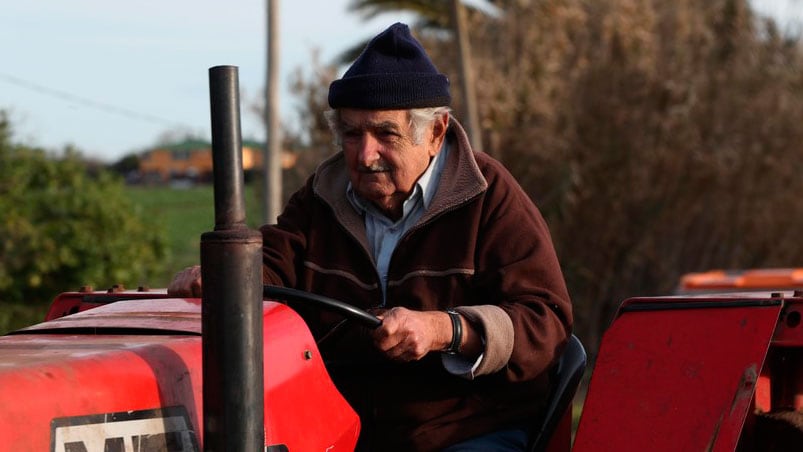 José Pepe Mujica deja el Senado y se dedica a colaborar en las presidenciales del 2019.