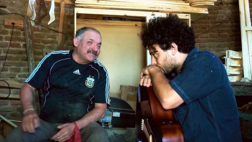 José y Raly, en un encuentro más que emotivo en la carpintería.