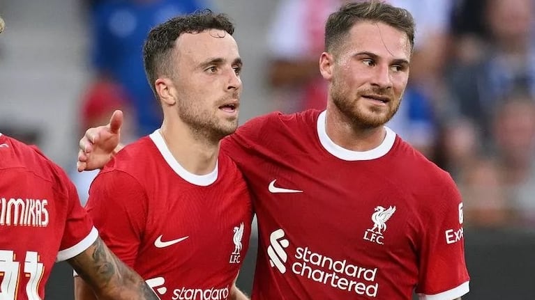 Jota junto a Mac Allister, compañeros en el Liverpool inglés.