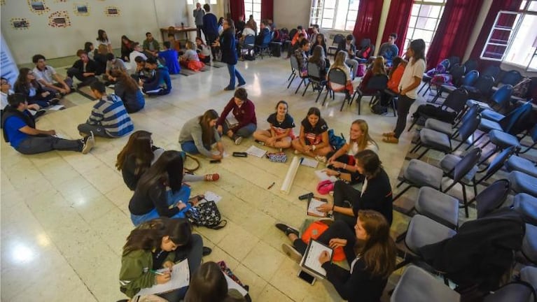 Jóvenes debatieron la problemática de adicciones en Carlos Paz