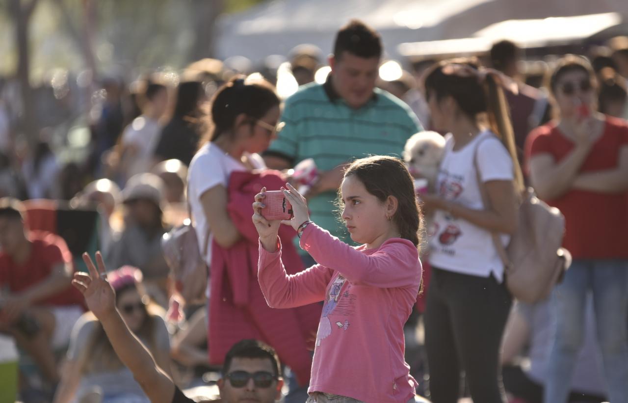 Jóvenes, estudiantes y familias coparon la villa serrana para celebrar su día. Foto: Lucio Casalla/ElDoce.tv