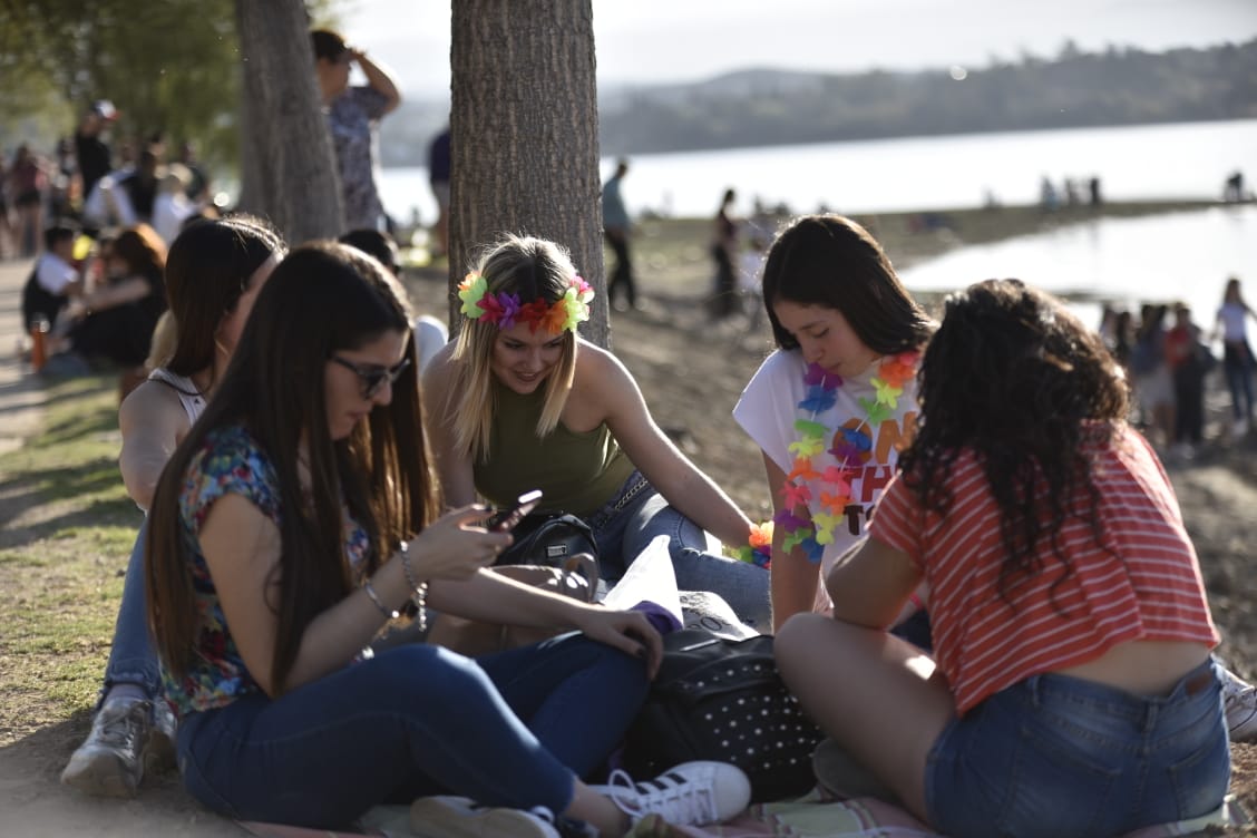 Jóvenes, estudiantes y familias coparon la villa serrana para celebrar su día. Foto: Lucio Casalla/ElDoce.tv