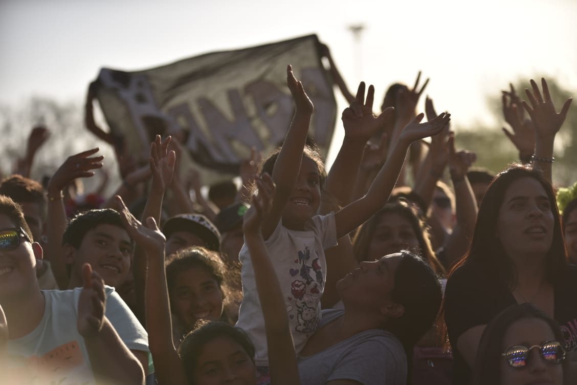 Jóvenes, estudiantes y familias coparon la villa serrana para celebrar su día. Foto: Lucio Casalla/ElDoce.tv