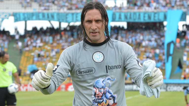 Juan Carlos Olave se convirtió en el futbolista de mayor edad del país.