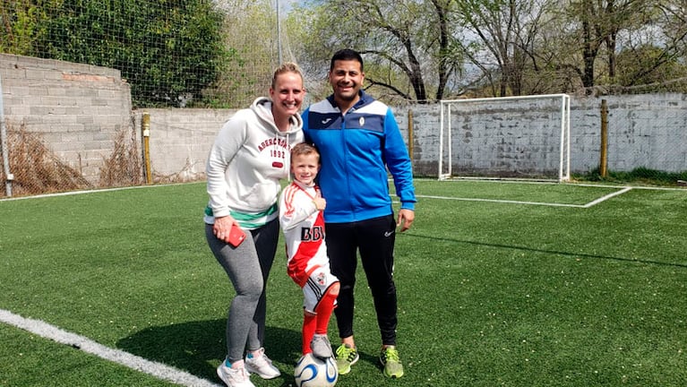 Juan Carlos, Rebecca y Samuel, una familia que respira fútbol. 