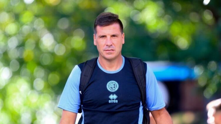 Juan Cruz Real dejó de ser el entrenador de Belgrano.