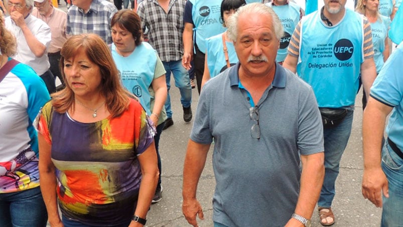 Juan Monserrat, titular de la UEPC, encabezando una marcha. 