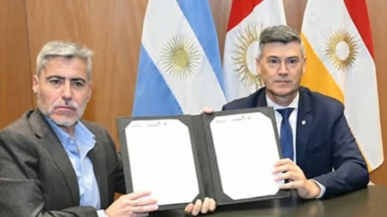 Juan Pablo Quinteros junto al intendente Daniel Passerini.