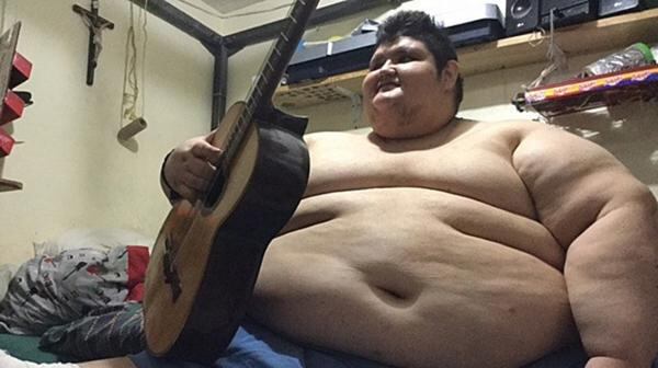 Juan Pedro pesa 500 kilos y sufre varias enfermedades.