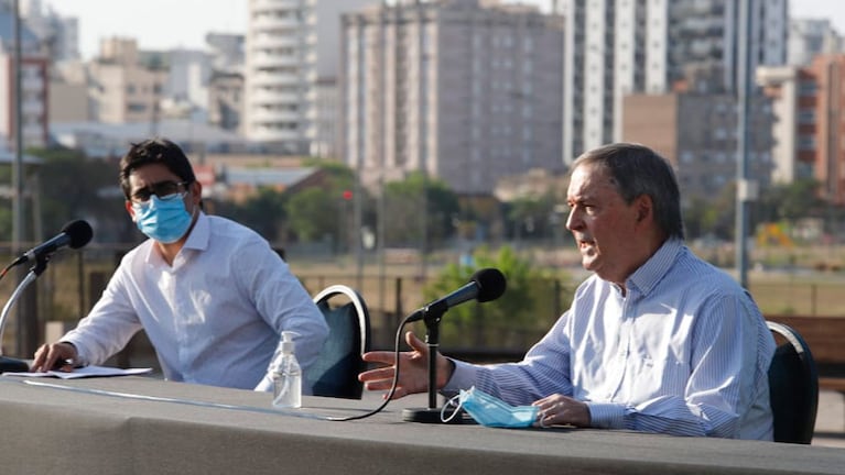Juan Schiaretti encabezó el anuncio y estuvo acompañado por el ministro de Salud, Diego Cardozo.