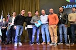 Juan Schiaretti y Nora Bedano premiaron a las bandas cordobesas.