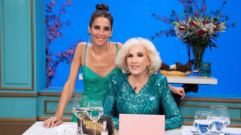 Juana Viale junto a Mirtha Legrand.