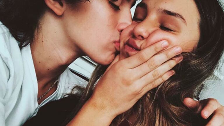Juanita Tinelli y Toto Otero disfrutan de su gran amor teen.