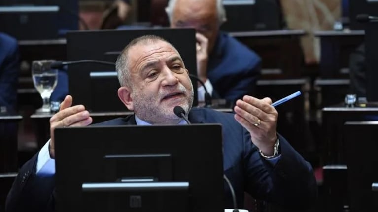 Juez oficializó su vínculo con el Gobierno nacional en el Senado.