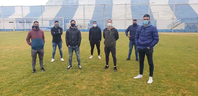 Jugadores de Racing, Juniors, Argentino Peñarol, Colonia Tirolesa y Bell hacen valer su voz.