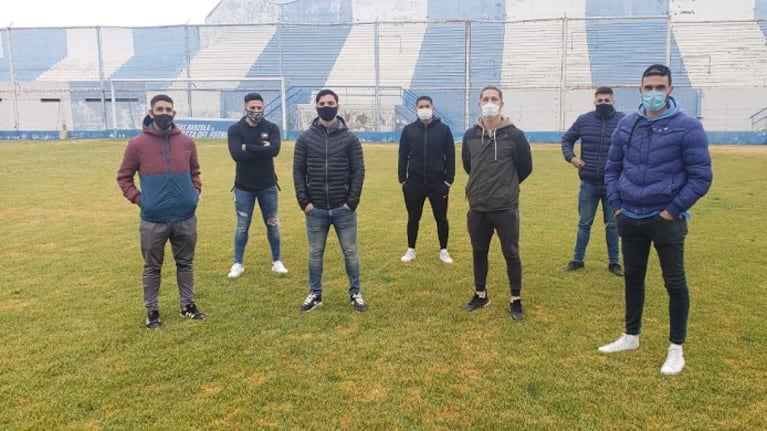 Jugadores de Racing, Juniors, Argentino Peñarol, Colonia Tirolesa y Bell hacen valer su voz.