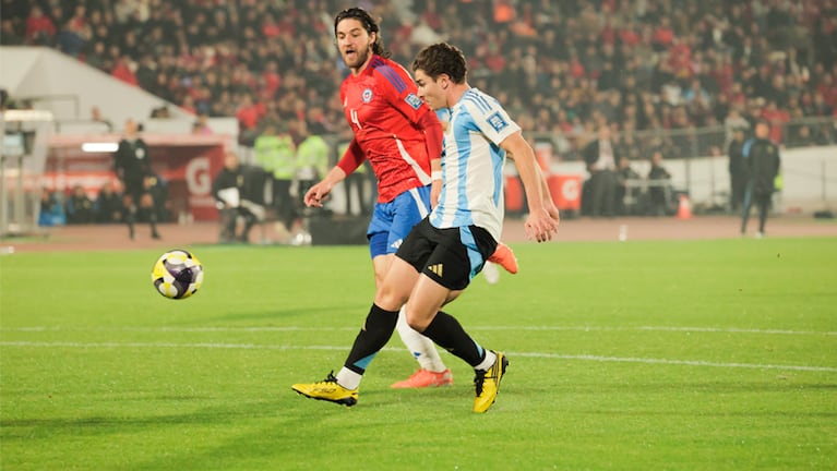 Julián Álvarez, autor de un golazo ante Chile.