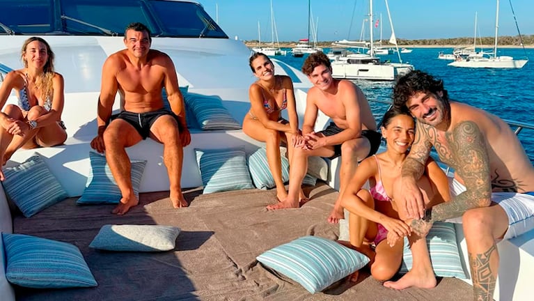 Julián Álvarez compartió vacaciones con Agustín Creevy y Melendi.