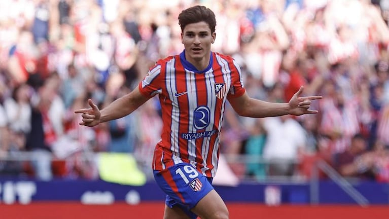 Julián Álvarez confirmó su gran presente con un doblete ante el Betis.