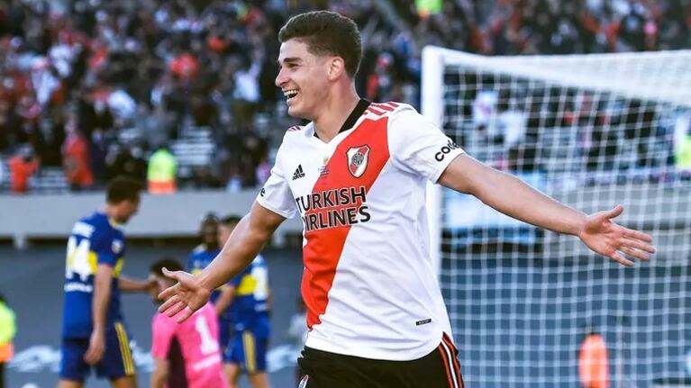 Julián Álvarez fue la figura del último clásico en el Monumental.