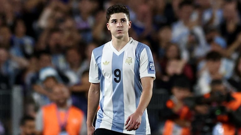 Julián Álvarez, titular en la Selección argentina ante Chile. (Foto: Reuters)