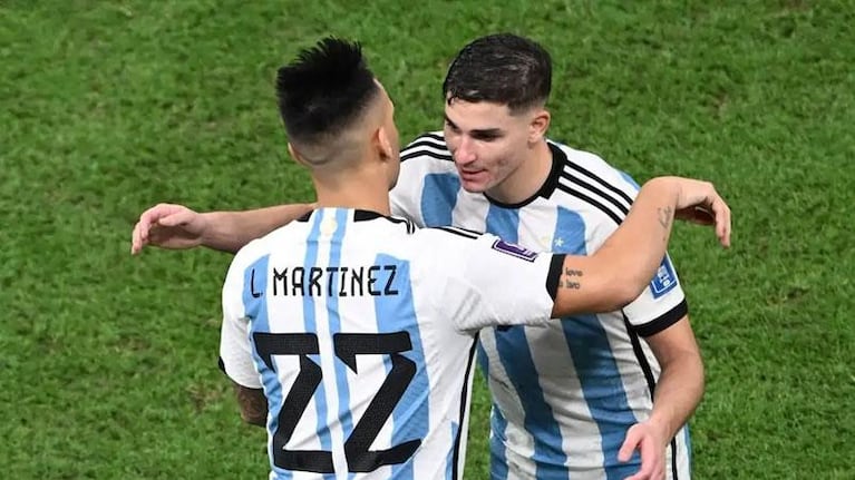 Julián Álvarez tuvo grandes gestos para Lautaro Martínez.