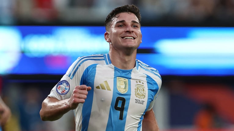 Julián Álvarez, uno de los cuatro campeones del mundo que tendrá la Selección argentina en los Juegos Olímpicos de París 2024 (Foto: Reuters)