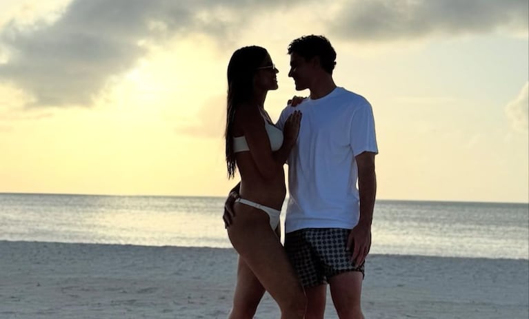Julián Alvarez y Emilia Ferrero disfrutan de unos días de playa.