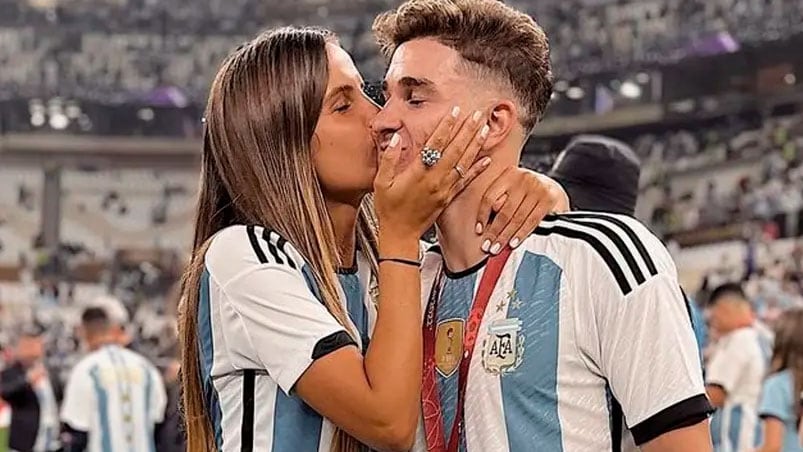 Julián Álvarez y Emilia Ferrero pasaron el día en la nieve.