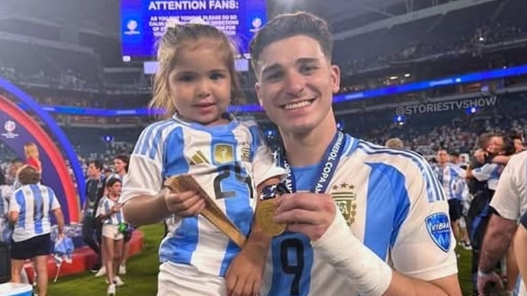 Julián Álvarez y la hija de Enzo Fernández.