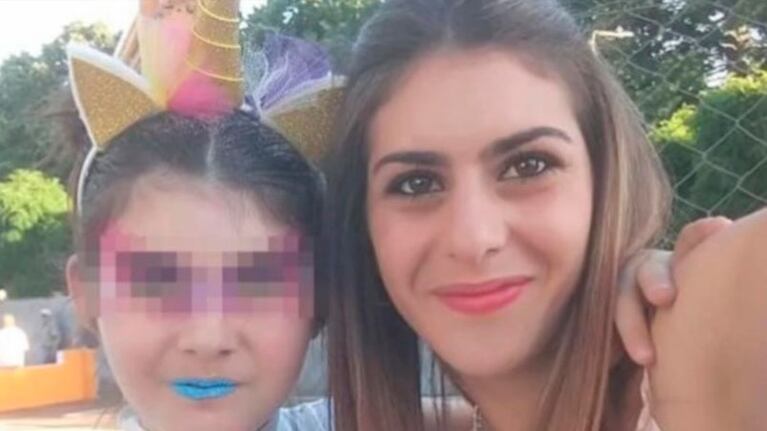 Julieta Colinas junto a su hija.