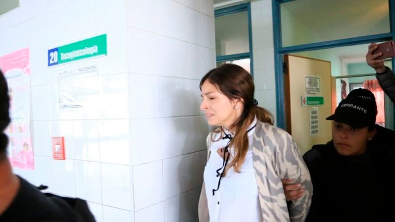 Julieta está imputada de homicidio doblemente agravado por el vínculo y por alevosía.