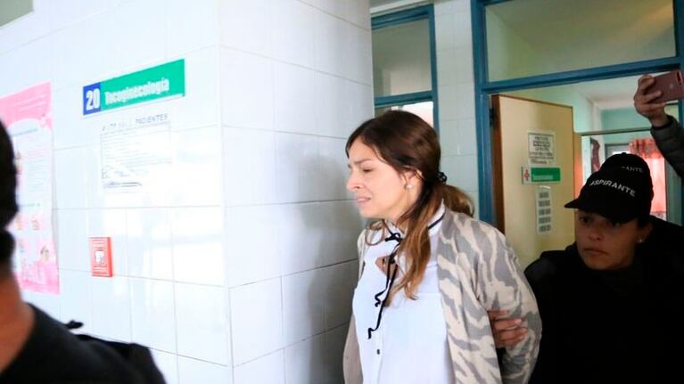 Julieta está imputada de homicidio doblemente agravado por el vínculo y por alevosía.