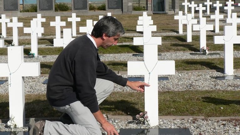 Julio Aro y Geoffrey Cardozo lograron identificar a 115 caídos en Malvinas.
