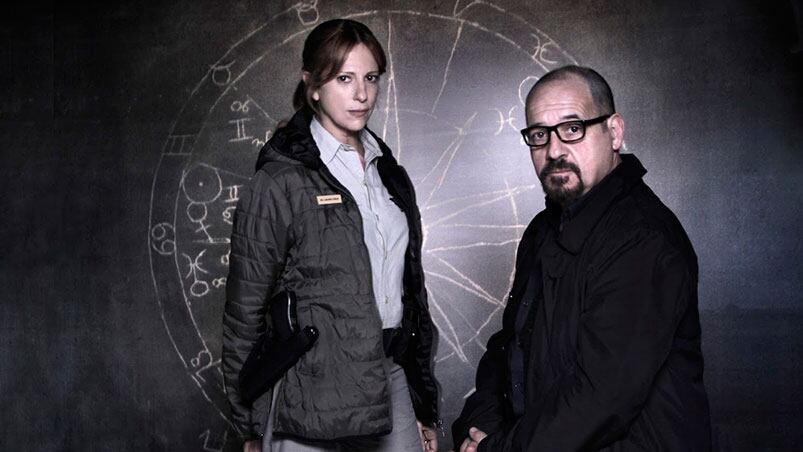 Julio Chávez y Claudia Fontán protagonizan la nueva ficción de El Doce.
