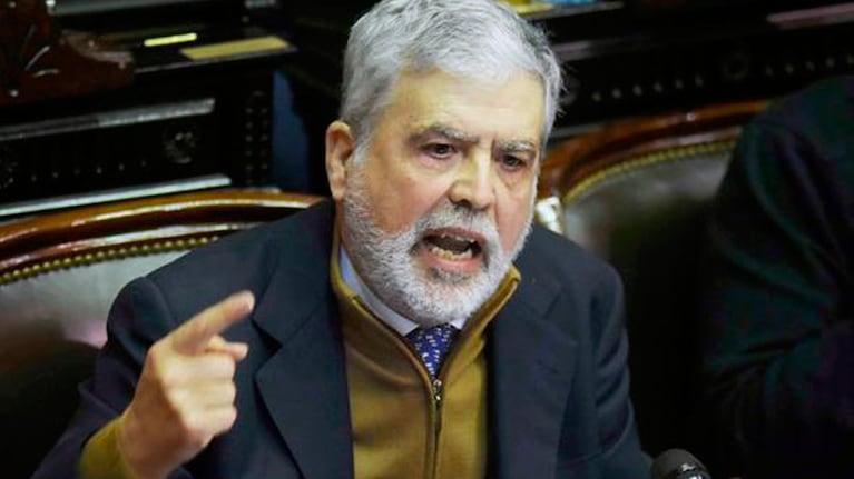 Julio De Vido, más complicado.