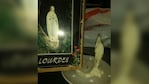 Junto a la vela había un cuadro de la virgen. Fotos enviadas a El Doce y Vos.