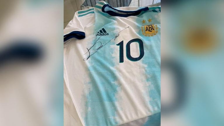 Juntos por Vale: Messi donó una camiseta autografiada y le dejó un mensaje