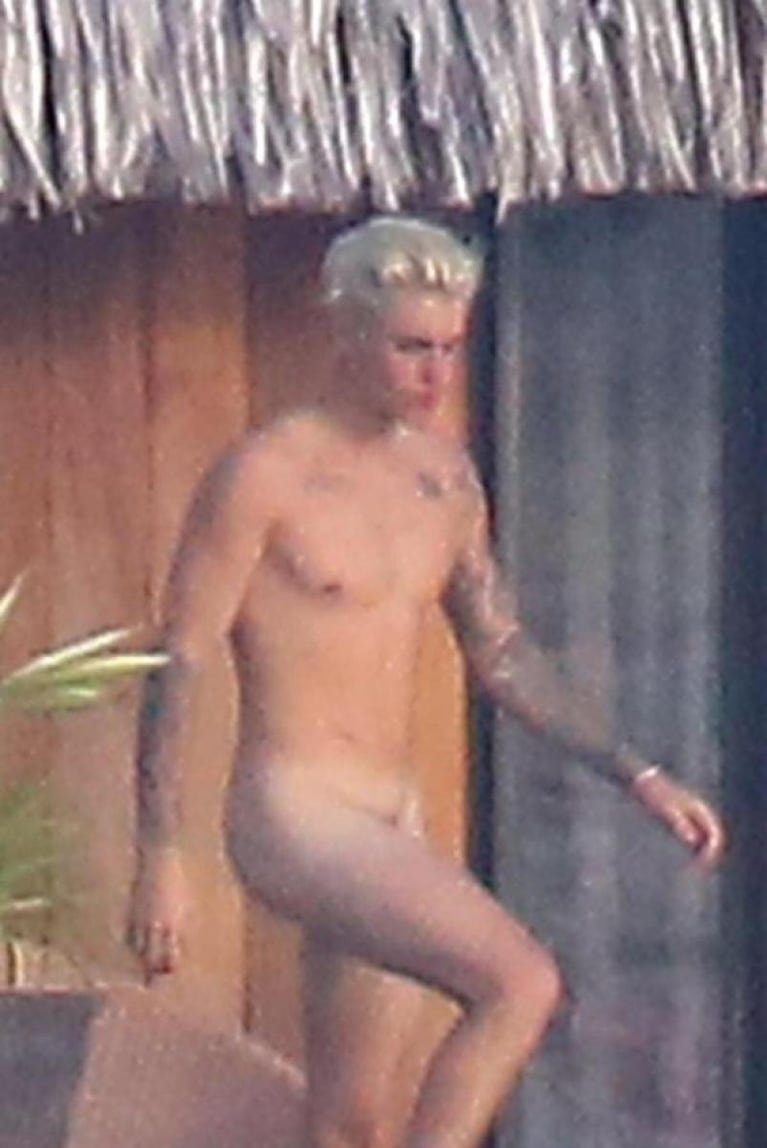 Justin Bieber se paseó totalmente desnudo por la playa