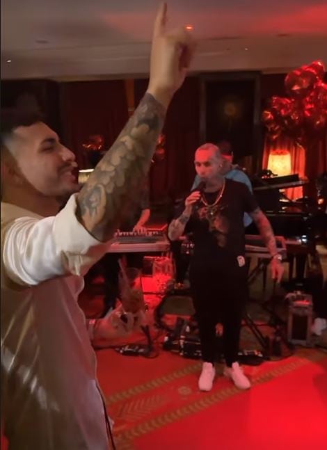 Ke Personajes brindó un concierto privado para Paredes y sus invitados.