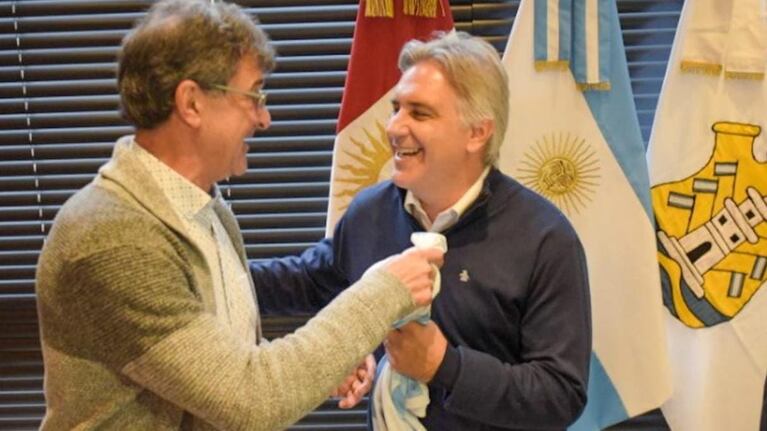 Kempes con Llaryora.