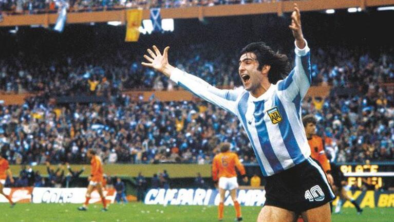 Kempes cruzó a Maradona tras las críticas a Messi