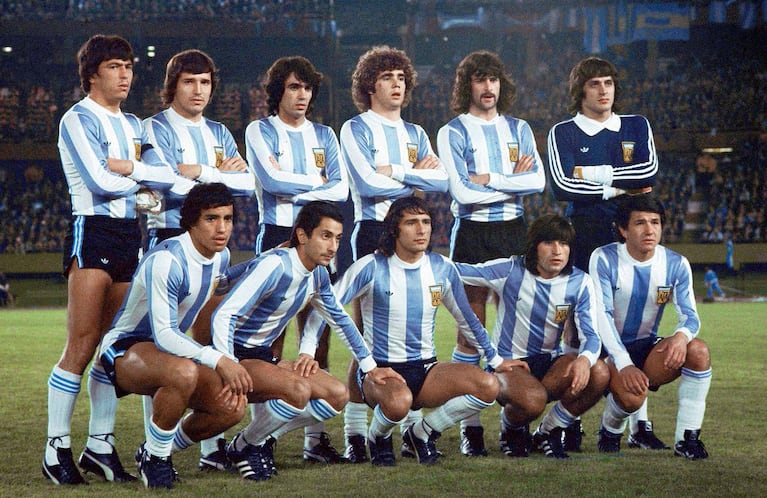 Kempes y Valencia despidieron a Galván.